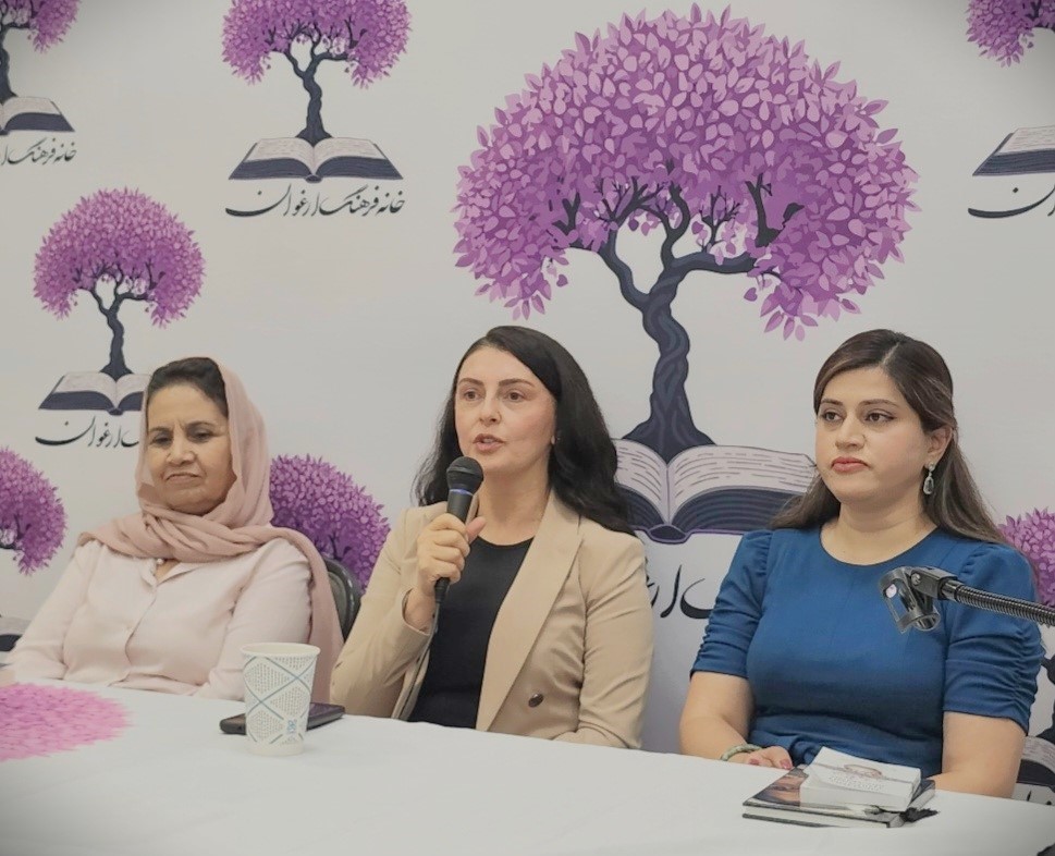 لینا روزبه در مراسمی در مورد زنان